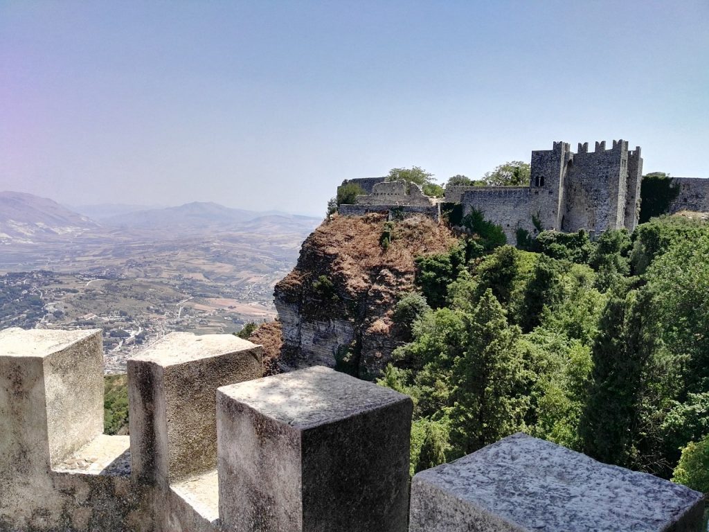vista hacia el castillo de erice