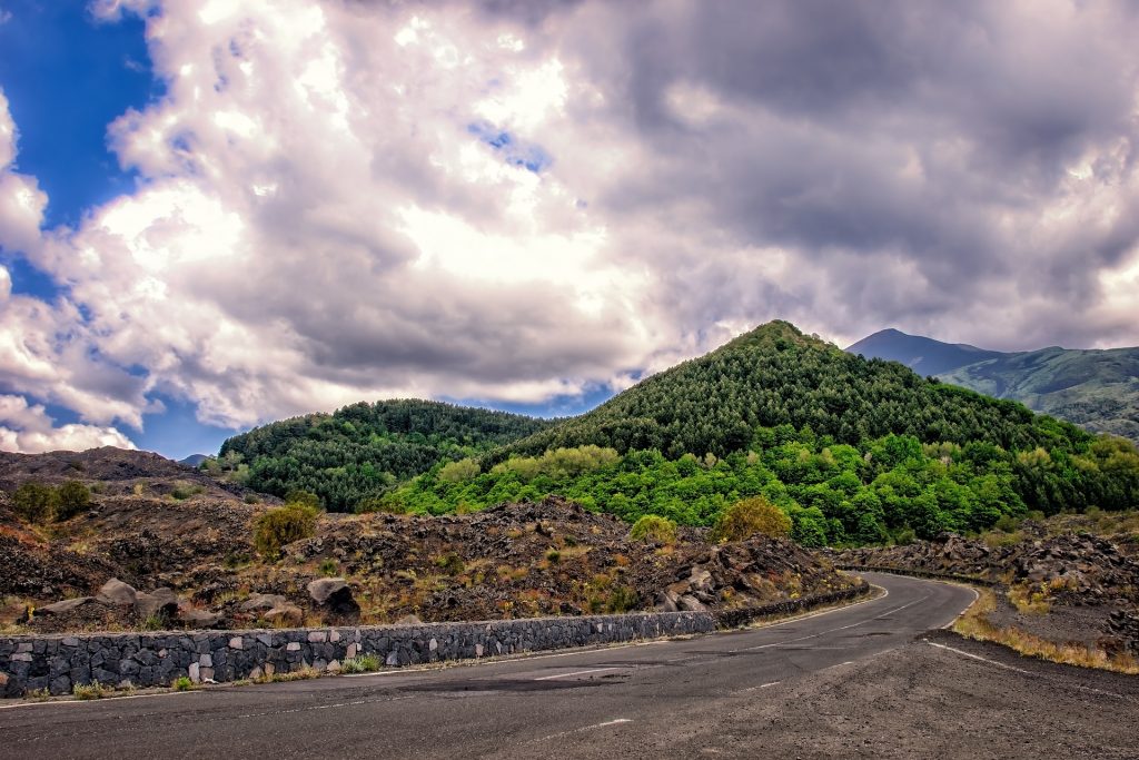 carretera que conduce al volcán Etna